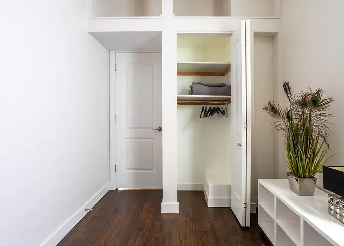 Duplex 3 Bed 2 Bat Steps From Lincoln Square Apartment