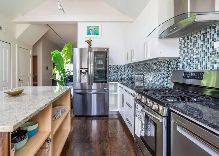 Duplex 3 Bed 2 Bat Steps From Lincoln Square *