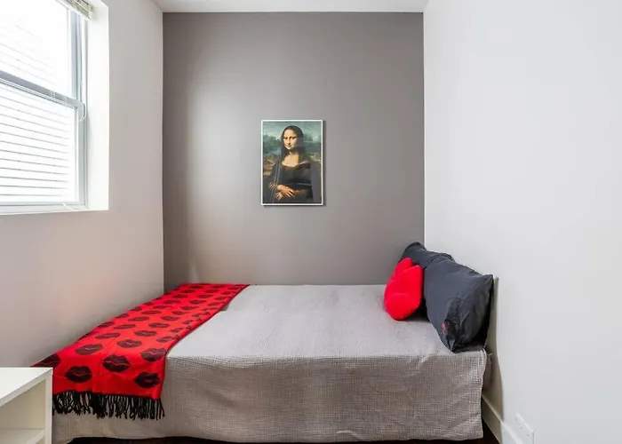 Duplex 3 Bed 2 Bat Steps From Lincoln Square