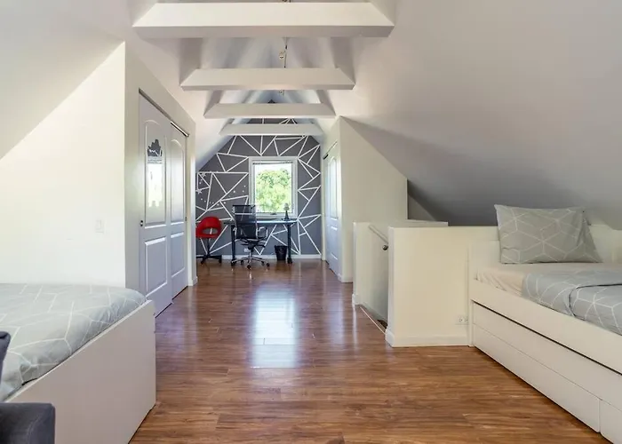 Apartment Duplex 3 Bed 2 Bat Steps From Lincoln Square