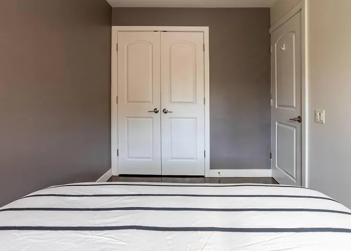 Duplex 3 Bed 2 Bat Steps From Lincoln Square *