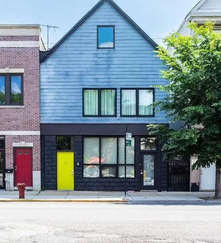 Duplex 3 Bed 2 Bat Steps From Lincoln Square Apartment