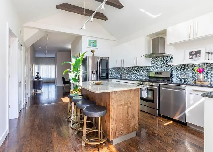 Duplex 3 Bed 2 Bat Steps From Lincoln Square *