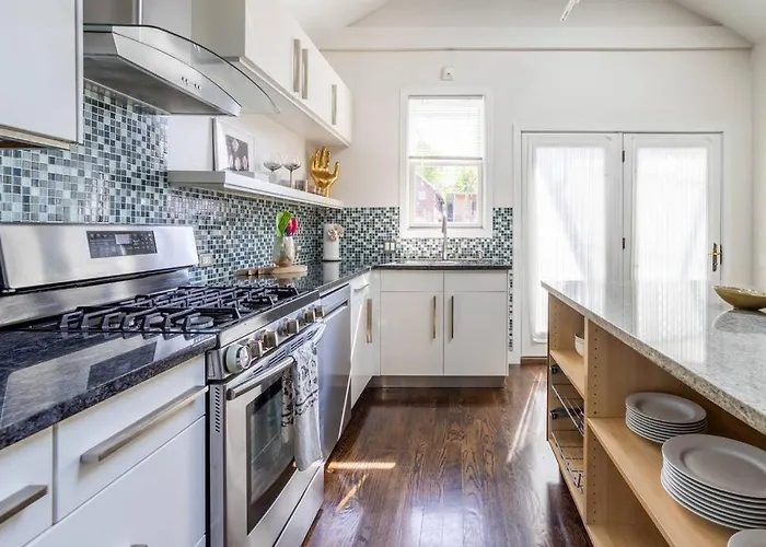 Duplex 3 Bed 2 Bat Steps From Lincoln Square Apartment
