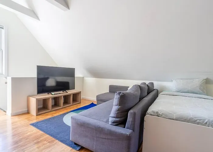 Duplex 3 Bed 2 Bat Steps From Lincoln Square Apartment