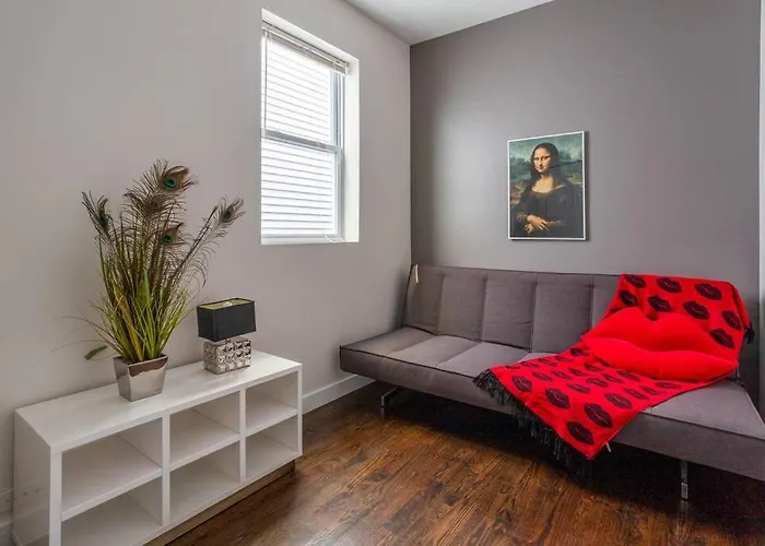 Duplex 3 Bed 2 Bat Steps From Lincoln Square Apartment *