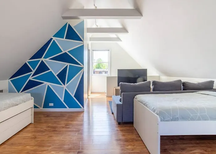 Duplex 3 Bed 2 Bat Steps From Lincoln Square *