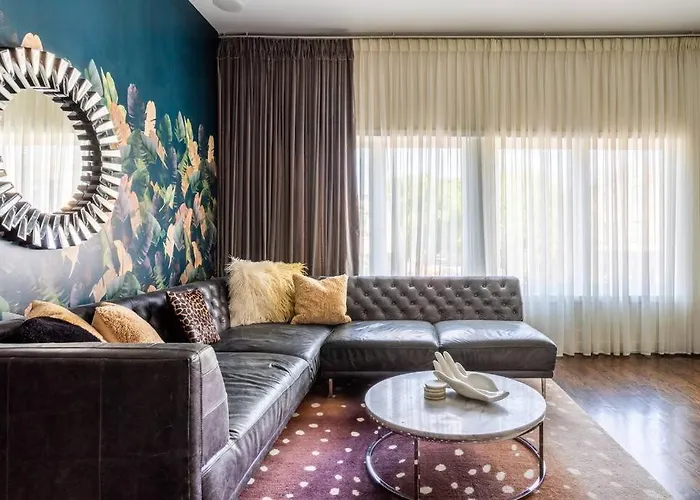 Duplex 3 Bed 2 Bat Steps From Lincoln Square